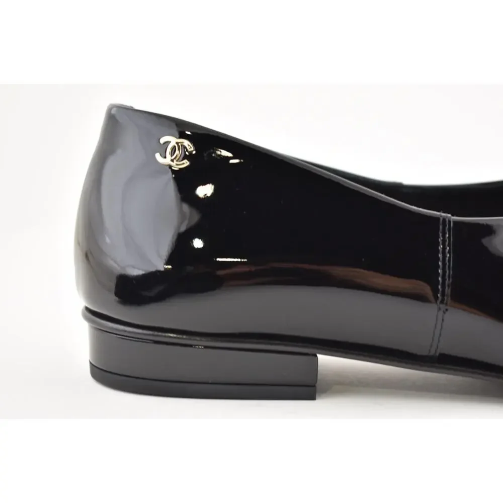 Chanel RUNWAY 25C Black Patent CC Logo Slip On Moccasin Ballet Loafer Flat 38c